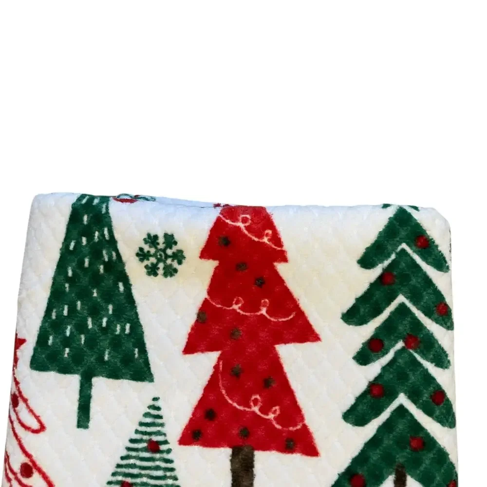 Caro Home Christmas Tree & Snowflakes Bath Towels Set of 2 Holiday Bath New